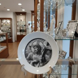 Image of Jesus with the cross on plate Image of Jesus with the cross on plate