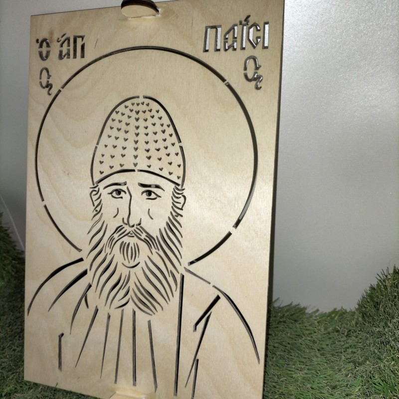 Wooden plate with image of a Saint to use on memory cakes